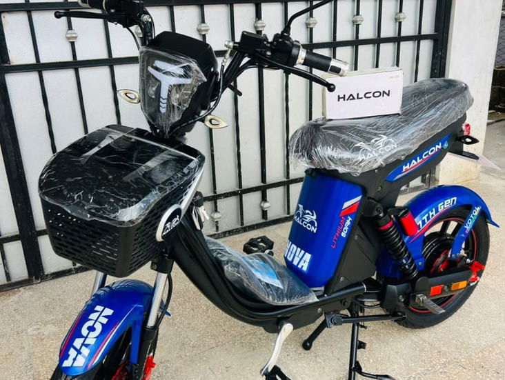 BICIMOTO HALCON NOVA GEN 17 Características • Motor: 3000 W • Batería: 48V-50Ah (Litio) • Autonomía: 120