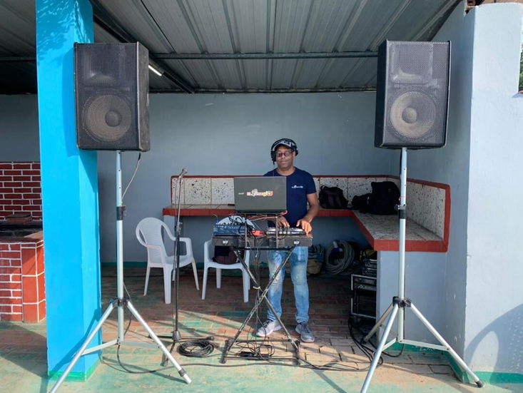 Ofrecemos servicios de Audio, DJ, Confetis de Co2, Pantallas, Humo, Humo Bajo