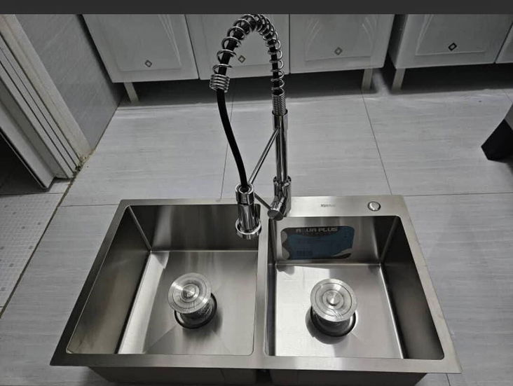 Fregadero doble de acero inoxidable con su herraje nuevo en caja con