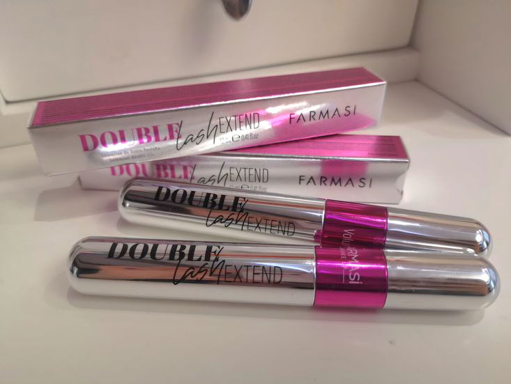 Máscara de pestañas efecto pestañas postizas Double Lash