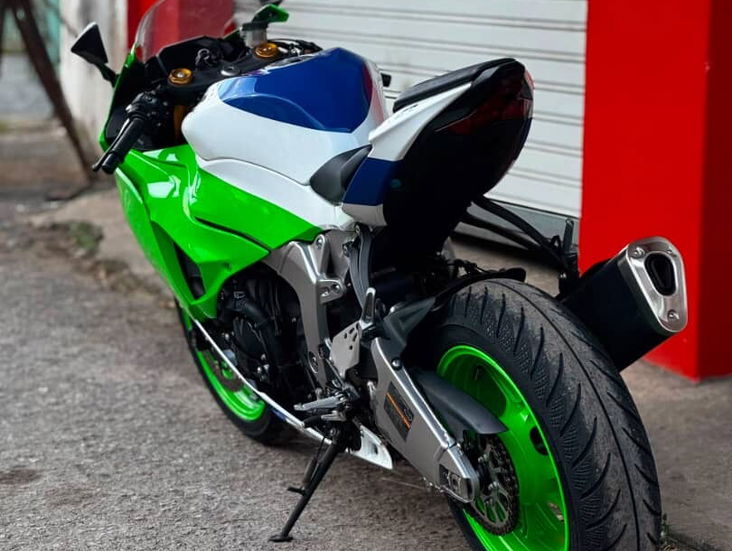 Kawasaki ninja ZX6R 2024 40 ANIVERSARIO