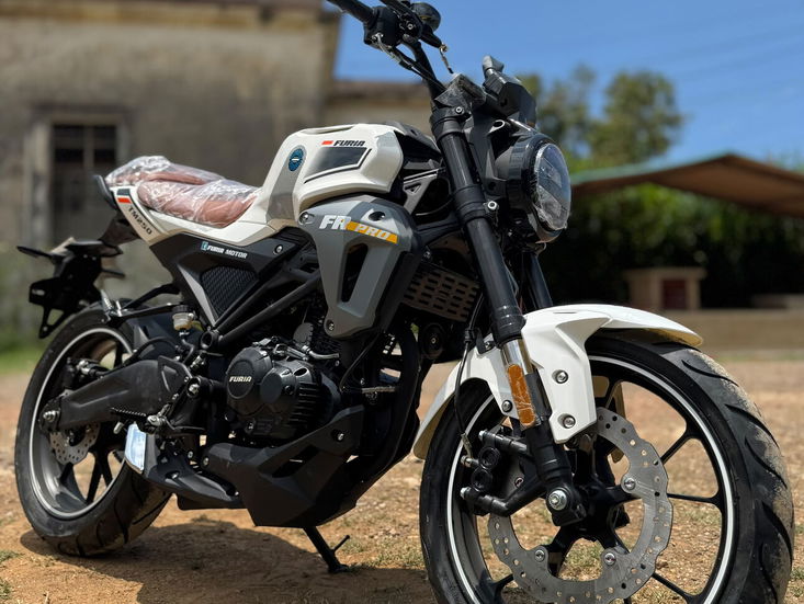 Moto deportiva furia v8