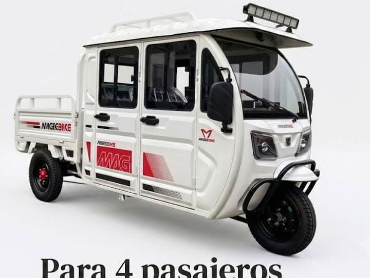 Triciclo eléctrico techado para 4 pasajeros