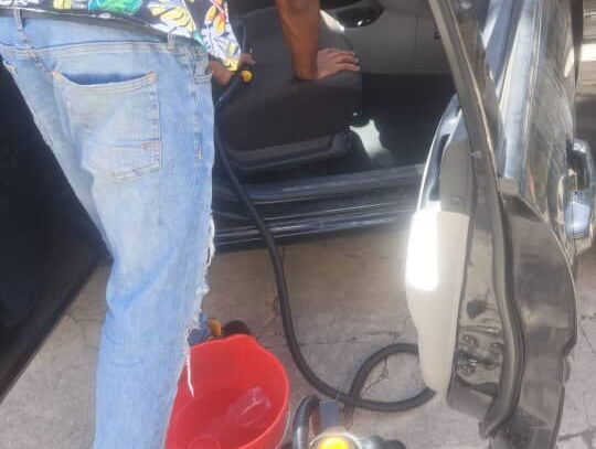 Se LIMPIAN INTERIORES DE AUTOS a Domicilio