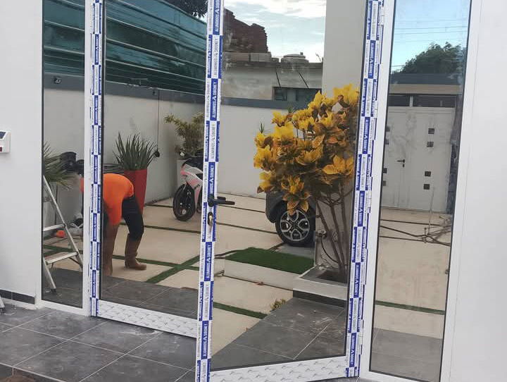 Calidad que se nota, aluminio que dura En nuestra carpintería de aluminio realizamos todo t