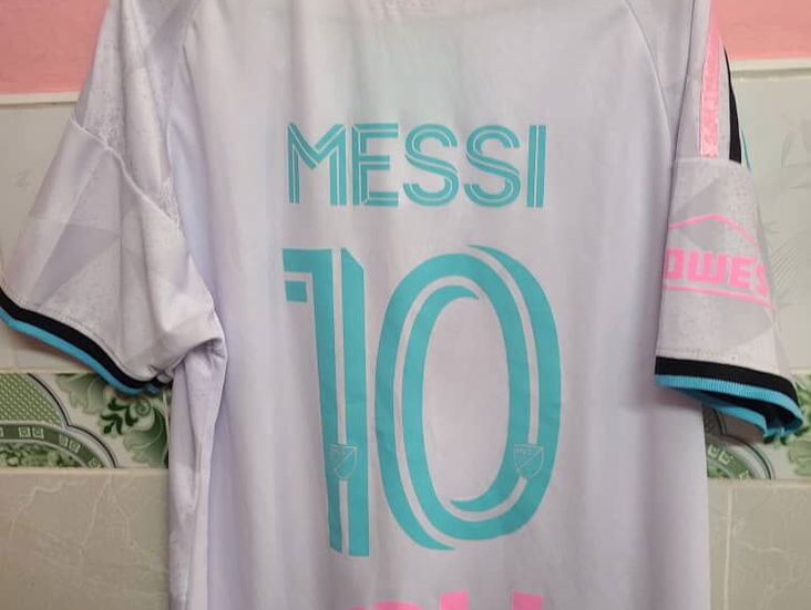 Camiseta de Lionel Messi del Inter de Miami, vestuario claro