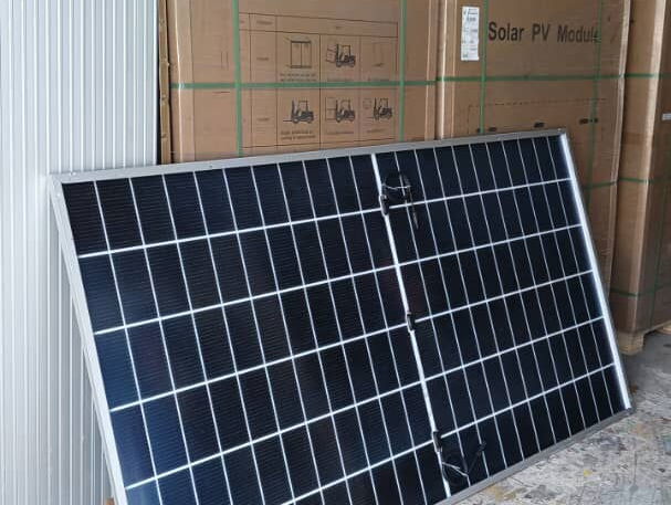 PANEL SOLAR 715watts