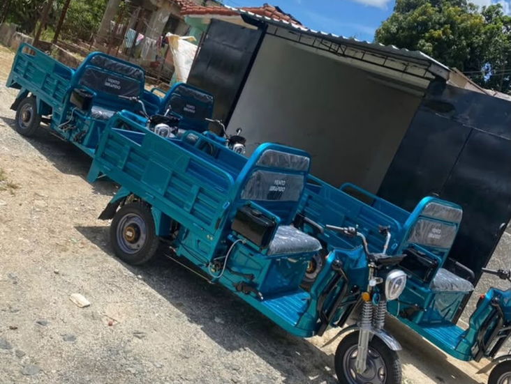 TRICICLO ELÉCTRICO marca Viento Rápido
