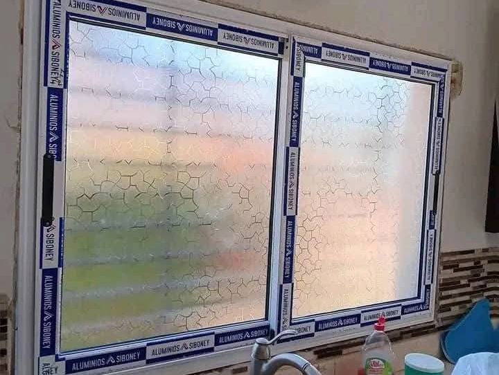 Decore su hogar con estilo y los mejores diseños de Puertas Ventanas Bajo de mesetas Carpinteria aluminio
