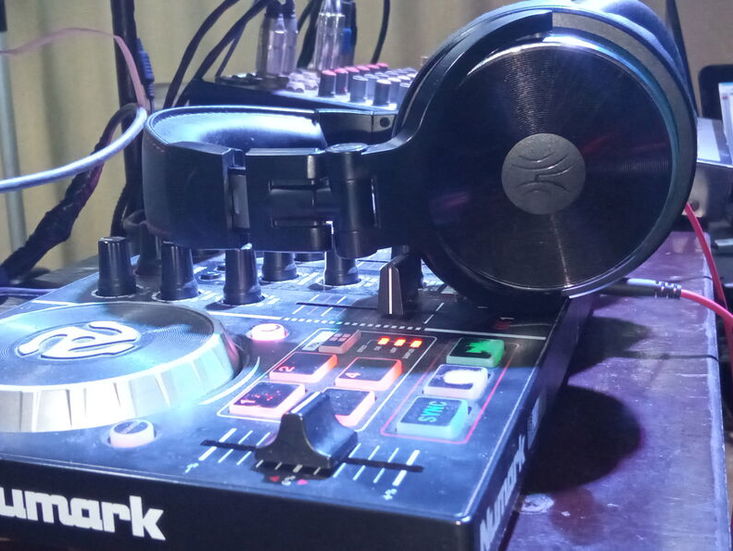 Música para su fiesta con pantalla, luces espuma, humo y dj